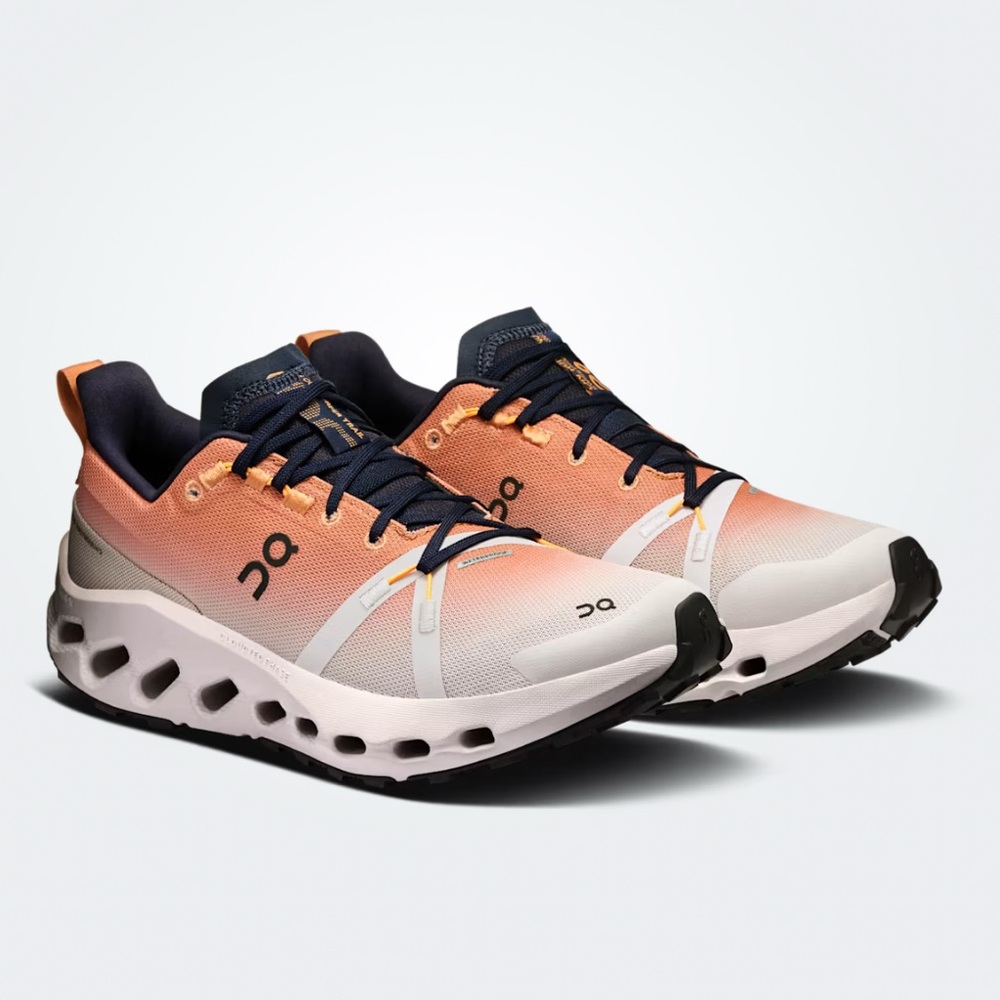 OnCloud Women's Cloudsurfer Trail - Waterproof in sandstone/silver *NIB*